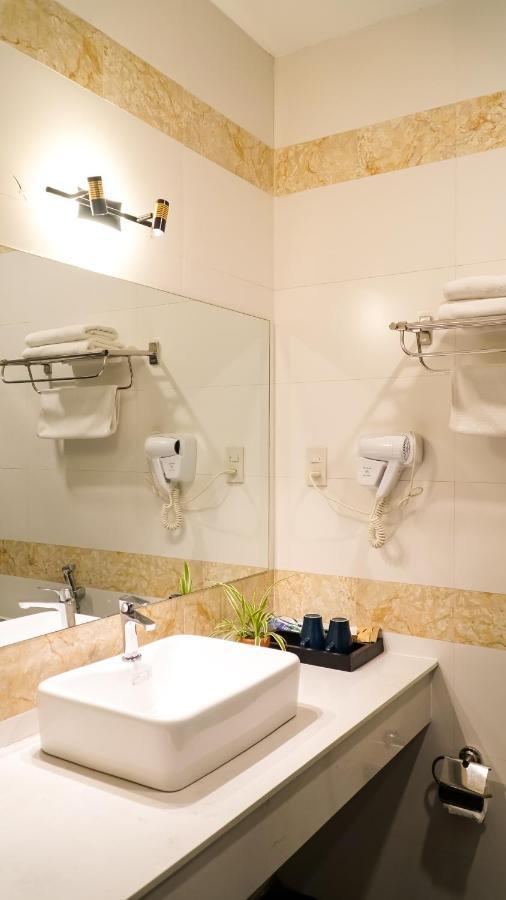 הו צ'י מין סיטי Bros Hotel מראה חיצוני תמונה